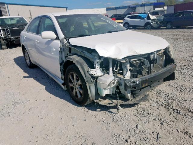 4T1BF3EK1BU697754 - 2011 TOYOTA CAMRY BASE WHITE photo 1