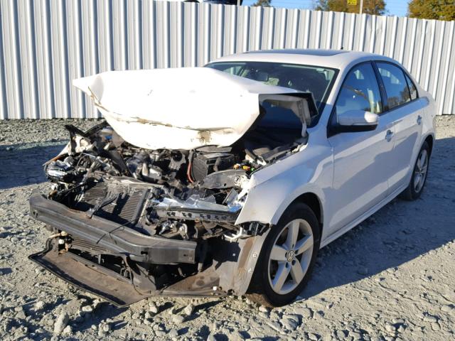 3VW3L7AJ1BM031369 - 2011 VOLKSWAGEN JETTA TDI WHITE photo 2