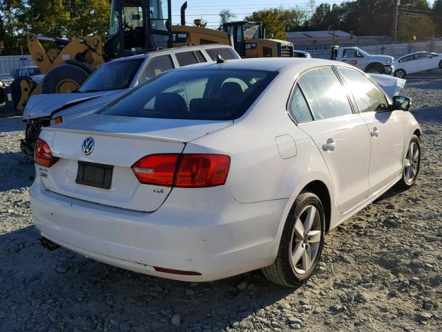 3VW3L7AJ1BM031369 - 2011 VOLKSWAGEN JETTA TDI WHITE photo 4