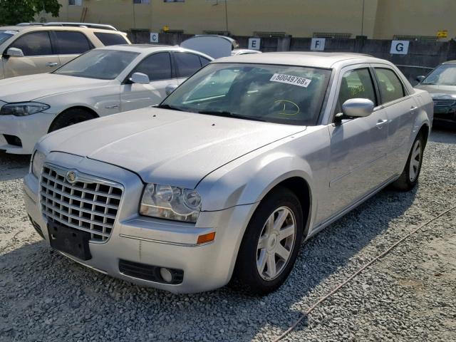 2C3JA53G15H104351 - 2005 CHRYSLER 300 TOURIN SILVER photo 2