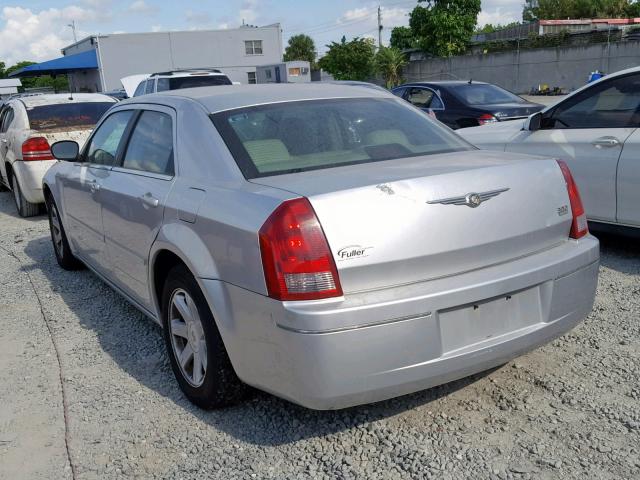 2C3JA53G15H104351 - 2005 CHRYSLER 300 TOURIN SILVER photo 3