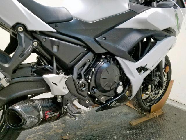 JKAEXEJ11HDA00788 - 2017 KAWASAKI EX650 J WHITE photo 9