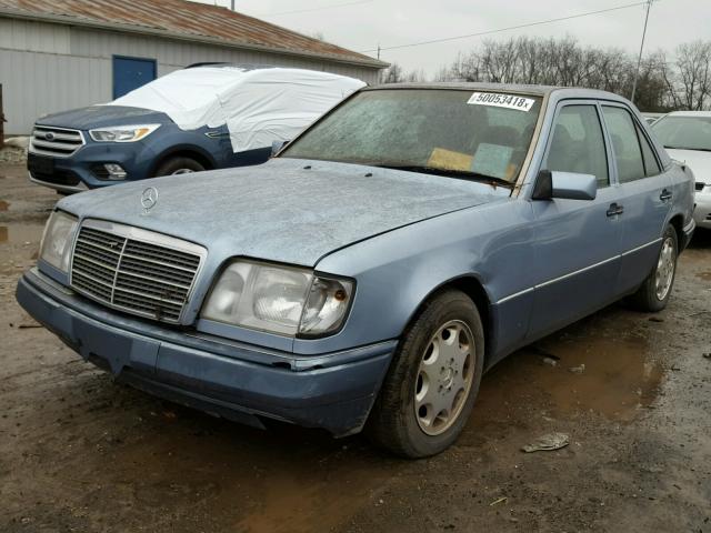 WDBEA32E7RC122233 - 1994 MERCEDES-BENZ E 320 BLUE photo 2