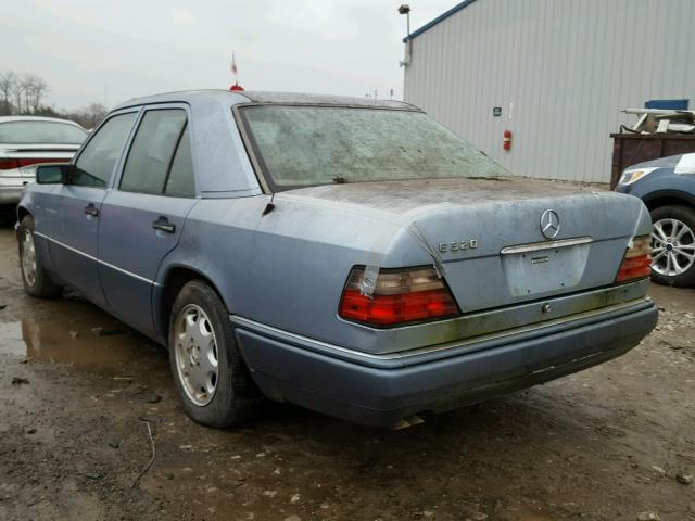 WDBEA32E7RC122233 - 1994 MERCEDES-BENZ E 320 BLUE photo 3