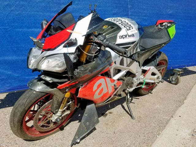 ZD4KEU007JS001061 - 2018 APRILIA RSV4 R TWO TONE photo 2