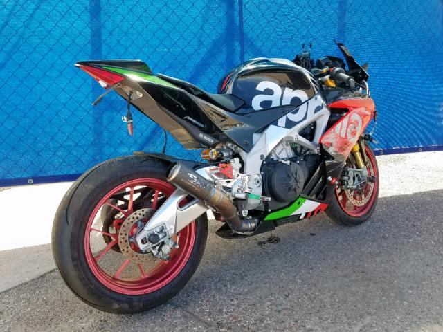 ZD4KEU007JS001061 - 2018 APRILIA RSV4 R TWO TONE photo 4