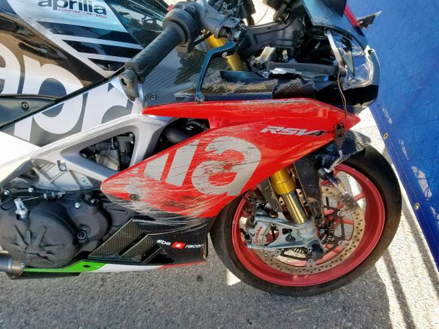 ZD4KEU007JS001061 - 2018 APRILIA RSV4 R TWO TONE photo 7