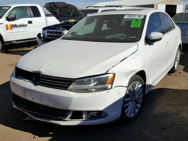 3VWLX7AJ1DM393645 - 2013 VOLKSWAGEN JETTA SEL WHITE photo 2