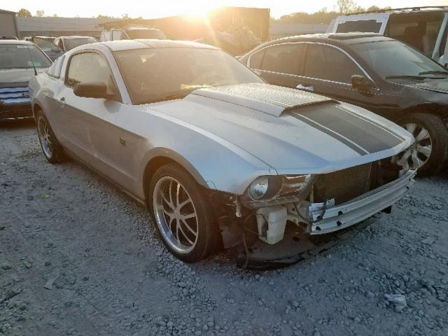 1ZVBP8AM7B5150937 - 2011 FORD MUSTANG SILVER photo 1