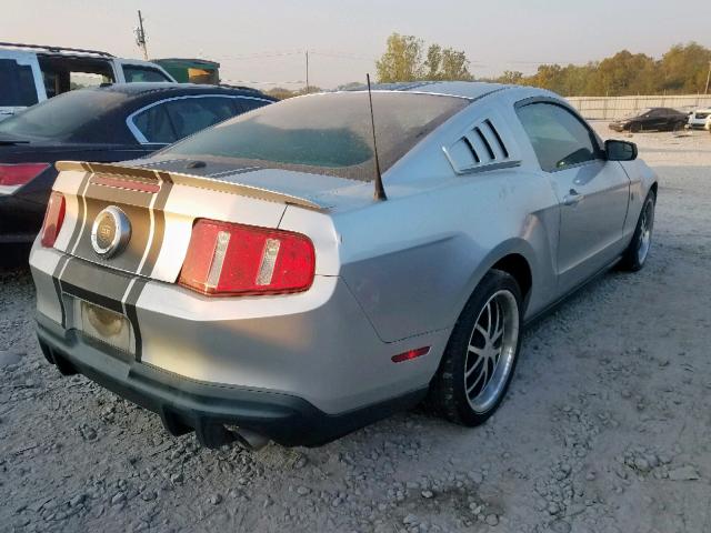 1ZVBP8AM7B5150937 - 2011 FORD MUSTANG SILVER photo 4