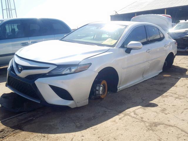 4T1B61HK3JU117113 - 2018 TOYOTA CAMRY XSE WHITE photo 2