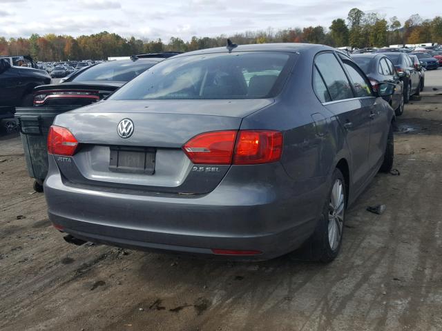 3VWGZ7AJXBM373919 - 2011 VOLKSWAGEN JETTA SEL GRAY photo 4