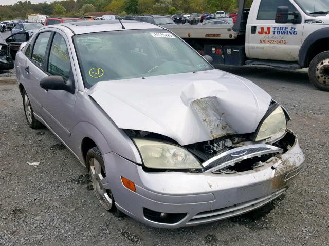 1FAFP34N15W160735 - 2005 FORD FOCUS ZX4 SILVER photo 1