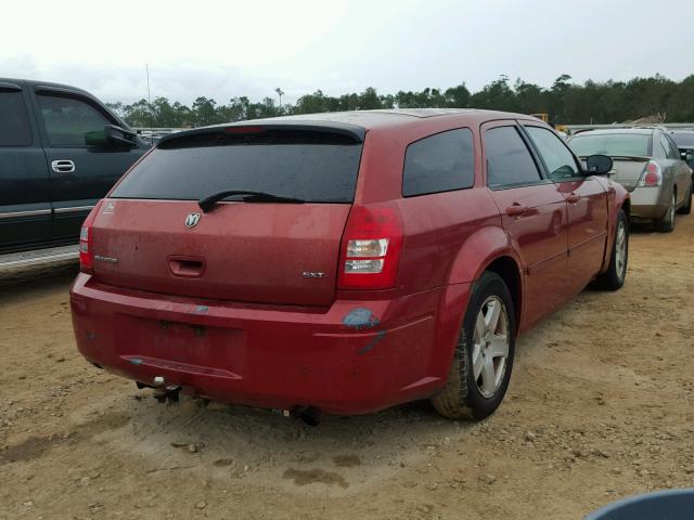 2D4FV48V05H536696 - 2005 DODGE MAGNUM SXT RED photo 4