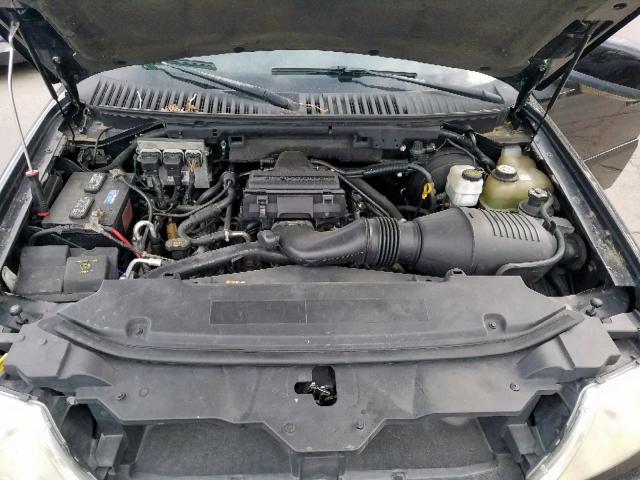 5LMFU28515LJ13917 - 2005 LINCOLN NAVIGATOR أسود صورة 7