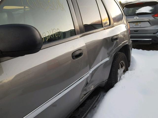 1GKDT13SX72106583 - 2007 GMC ENVOY GRAY photo 9