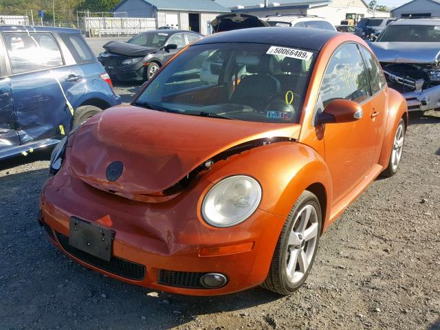 3VWRG3AGXAM021806 - 2010 VOLKSWAGEN NEW BEETLE ნარინჯისფერი ფოტო 2