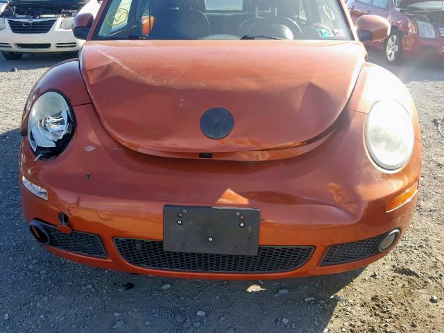 3VWRG3AGXAM021806 - 2010 VOLKSWAGEN NEW BEETLE ნარინჯისფერი ფოტო 9