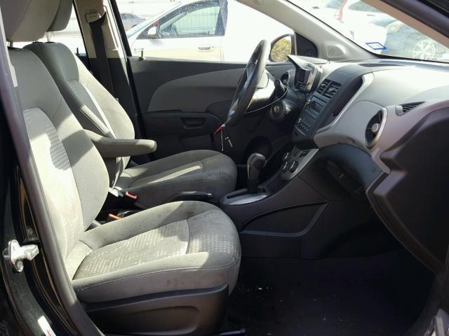 1G1JA5SH7F4146083 - 2015 CHEVROLET SONIC LS 黑色 照片 5