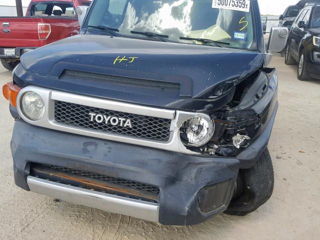 JTEBU11F770058618 - 2007 TOYOTA FJ CRUISER BLACK photo 9