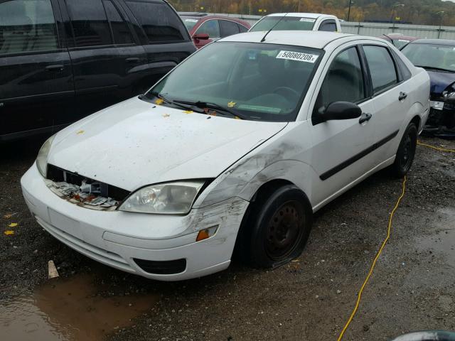 1FAFP34N97W279975 - 2007 FORD FOCUS ZX4 WHITE photo 2