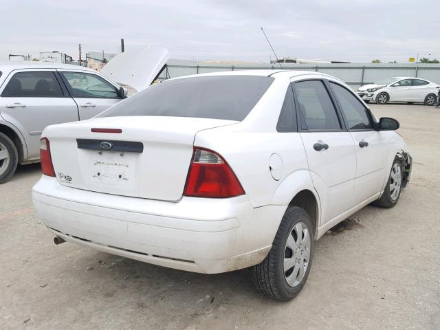 1FAFP34N87W139027 - 2007 FORD FOCUS ZX4 WHITE photo 4