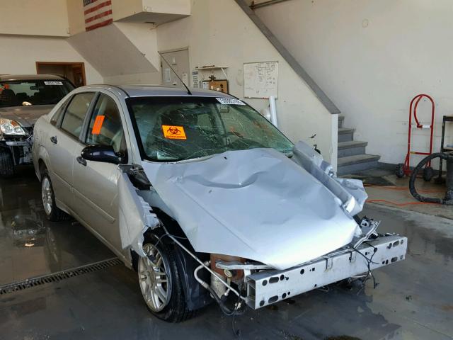 1FAFP34N37W255039 - 2007 FORD FOCUS ZX4 SILVER photo 1