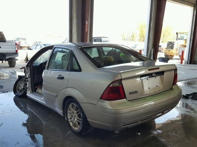 1FAFP34N37W255039 - 2007 FORD FOCUS ZX4 SILVER photo 3