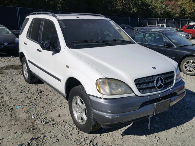 4JGAB54E2WA003465 - 1998 MERCEDES-BENZ ML 320 WHITE photo 1