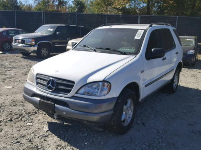 4JGAB54E2WA003465 - 1998 MERCEDES-BENZ ML 320 WHITE photo 2