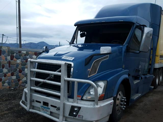 4V4N99EH9DN150782 - 2013 VOLVO VN VNL BLUE photo 2