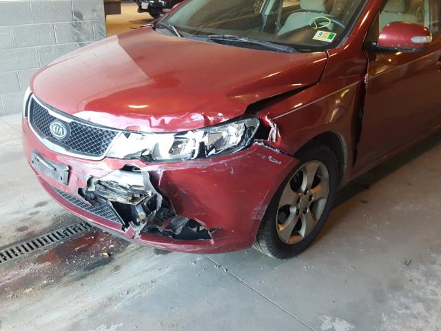 KNAFU4A24A5259758 - 2010 KIA FORTE EX BURGUNDY photo 9