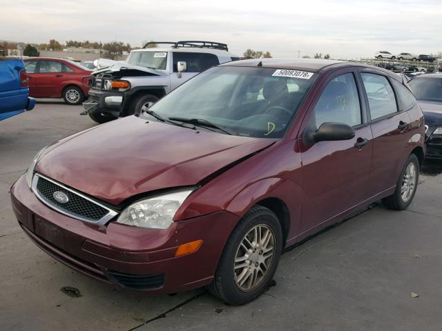 1FAFP37N36W172964 - 2006 FORD FOCUS ZX5 MAROON photo 2