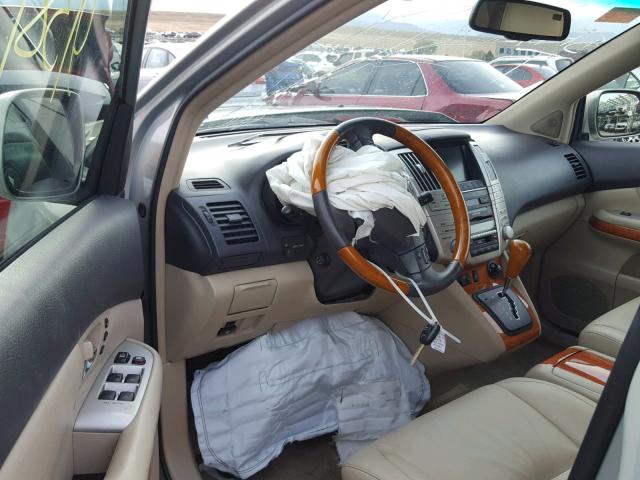 JTJHW31U282054000 - 2008 LEXUS RX 400H SILVER photo 9