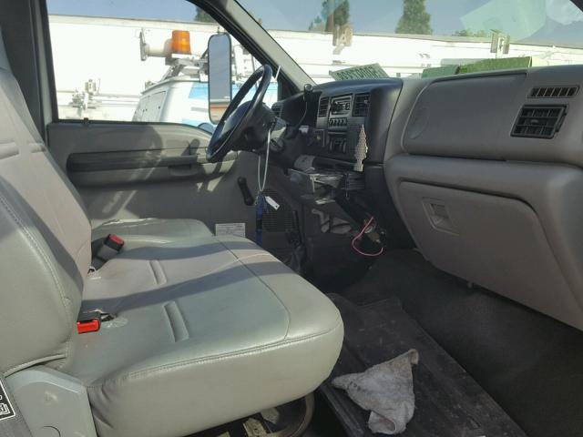 3FRNF6FAXAV275409 - 2010 FORD F650 SUPER WHITE photo 5