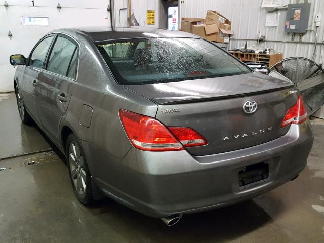 4T1BK36B55U008944 - 2005 TOYOTA AVALON XL GRAY photo 3