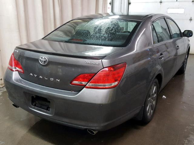 4T1BK36B55U008944 - 2005 TOYOTA AVALON XL GRAY photo 4