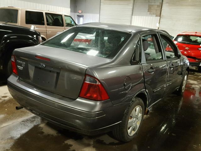 1FAHP34N17W234862 - 2007 FORD FOCUS ZX4 GRAY photo 4