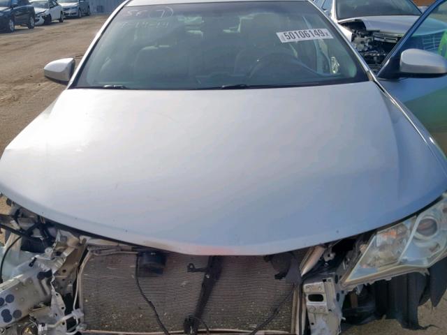4T4BF1FK6CR234406 - 2012 TOYOTA CAMRY BASE SILVER photo 7