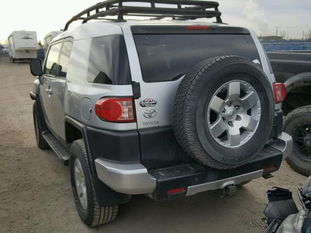 JTEBU11F970041383 - 2007 TOYOTA FJ CRUISER SILVER photo 3