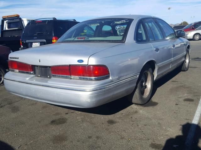 2FALP74W8VX104833 - 1997 FORD CROWN VICT SILVER photo 4