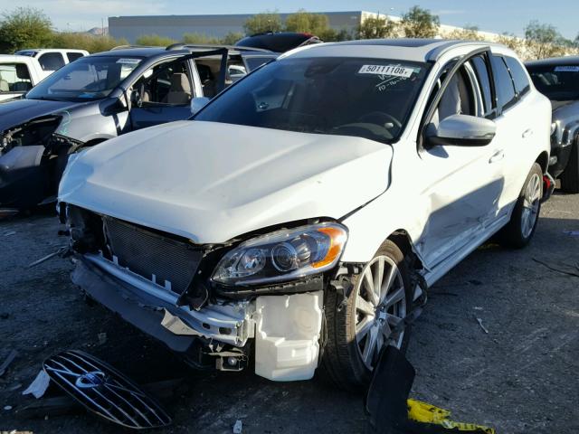 YV440MDU6H2131792 - 2017 VOLVO XC60 T5 WHITE photo 2