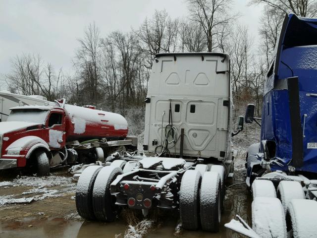 1FUJGLDV6CLBC2511 - 2012 FREIGHTLINER CASCADIA 1 WHITE photo 4