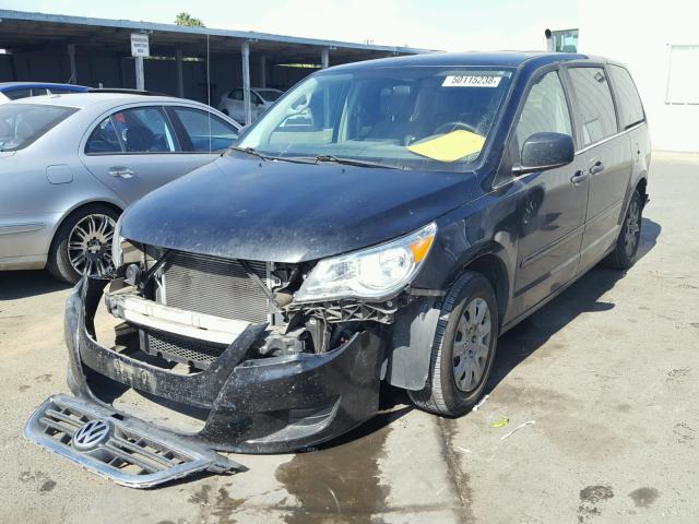 2C4RVAAG8CR354594 - 2012 VOLKSWAGEN ROUTAN S BLACK photo 2