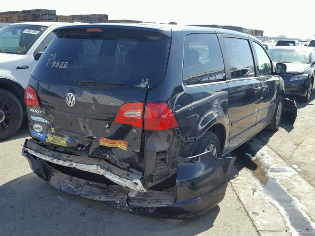 2C4RVAAG8CR354594 - 2012 VOLKSWAGEN ROUTAN S BLACK photo 4