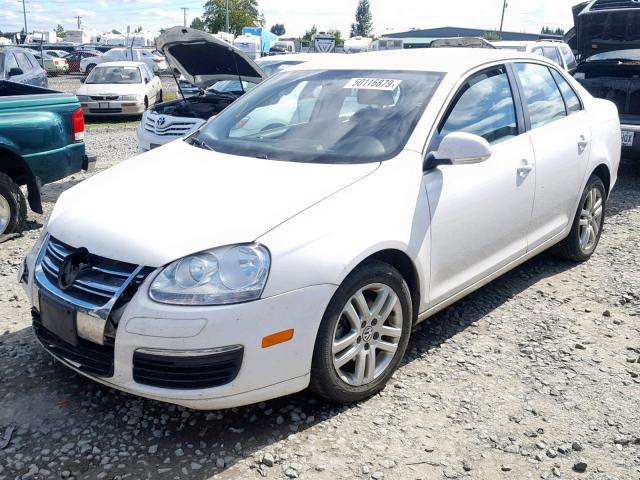 3VWAL7AJ1AM121661 - 2010 VOLKSWAGEN JETTA TDI WHITE photo 2