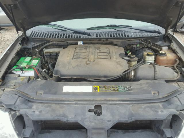 5LMFU28R24LJ36639 - 2004 LINCOLN NAVIGATOR 金色 照片 7