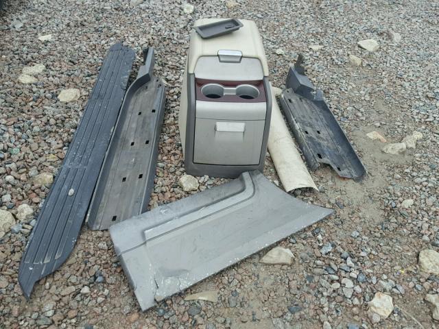 5LMFU28R24LJ36639 - 2004 LINCOLN NAVIGATOR 金色 照片 9