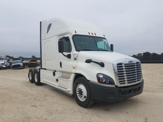 3AKJGLDR2JDJS0698 - 2018 FREIGHTLINER CASCADIA 1 WHITE photo 1