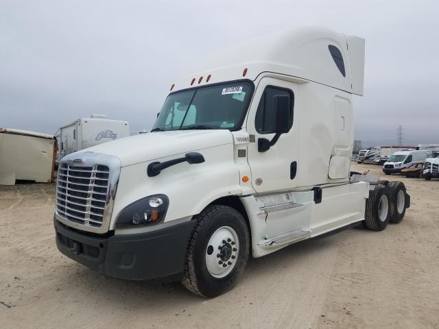 3AKJGLDR2JDJS0698 - 2018 FREIGHTLINER CASCADIA 1 WHITE photo 2